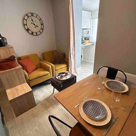 Le Petit Kiosque - Terrasse Parking&local Vélo Verdun-sur-Meuse