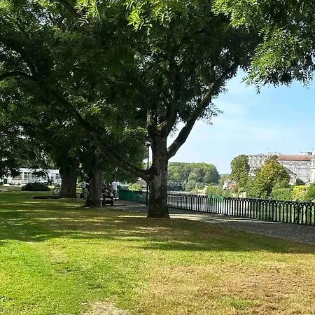 Le Petit Kiosque - Terrasse Parking & Local Velo
