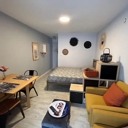 Le Petit Kiosque - Terrasse Parking&local Vélo * Verdun-sur-Meuse