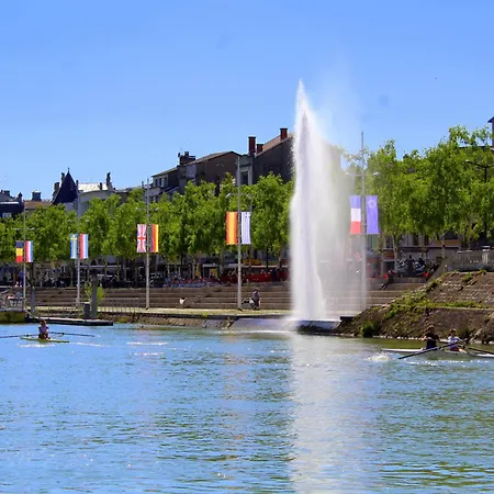 Le Petit Kiosque - Terrasse Parking & Local Velo アパート *