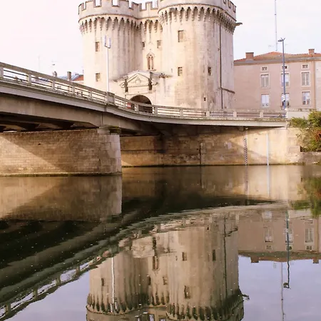 アパート Le Petit Kiosque - Terrasse Parking & Local Velo ヴェルダン・シュル・ムーズ