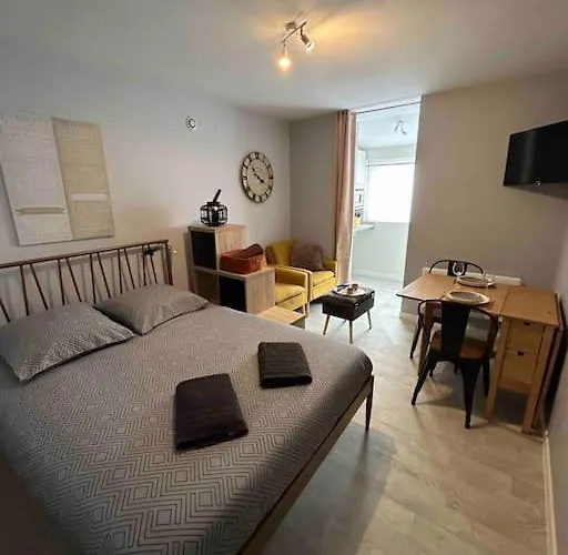 Le Petit Kiosque - Terrasse Parking & Local Velo Apartmán *