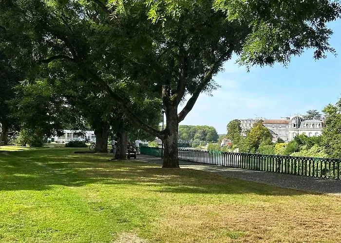 Le Petit Kiosque - Terrasse Parking & Local Velo