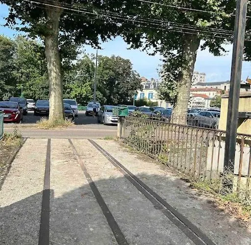 Le Petit Kiosque - Terrasse Parking & Local Velo アパート ヴェルダン・シュル・ムーズ