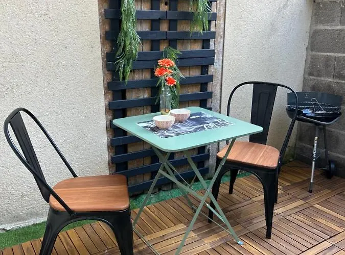 Le Petit Kiosque - Terrasse Parking & Local Velo *