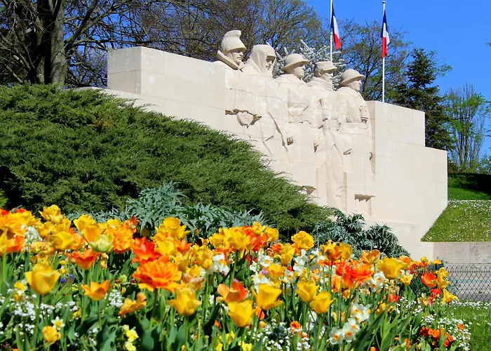 Le Petit Kiosque - Terrasse Parking & Local Velo * ヴェルダン・シュル・ムーズ